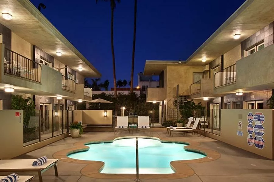 Buitenzwembad bij het Hotel 7 Springs Inn Suites Palm Spring