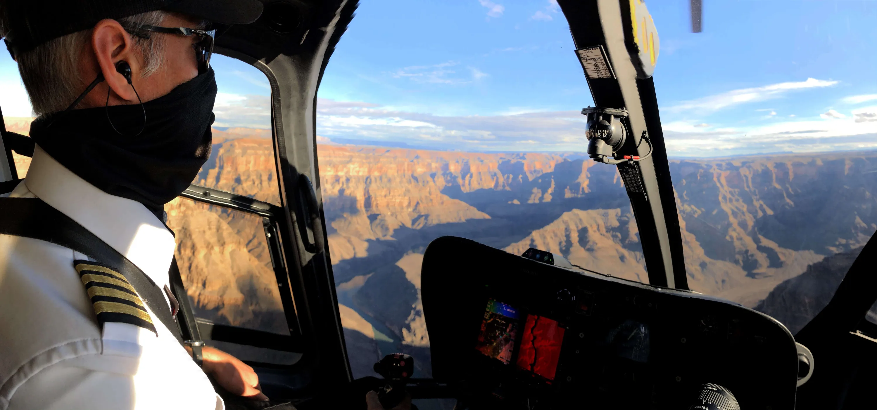 Hubschrauberflug über den Grand Canyon mit Blick auf die beeindruckenden Schluchten