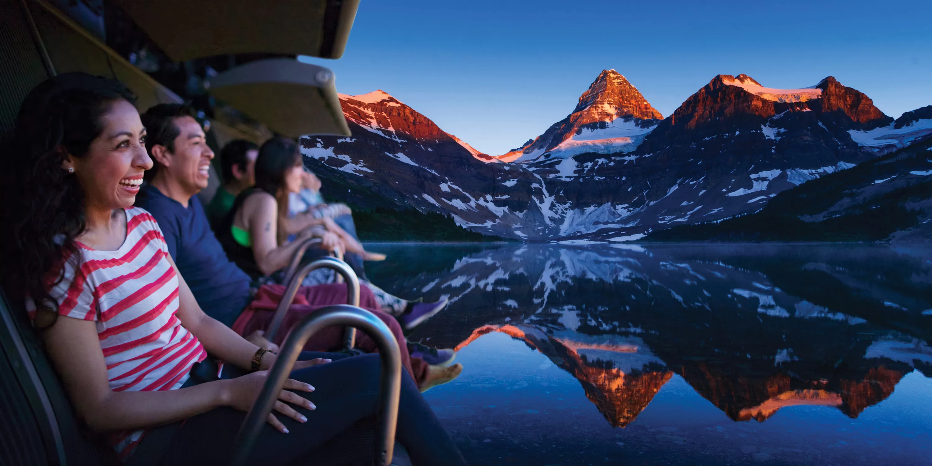 Die Besucher erleben einen 4D-Flugsimulator über Kanada, der realistische Bilder der kanadischen Landschaft zeigt.