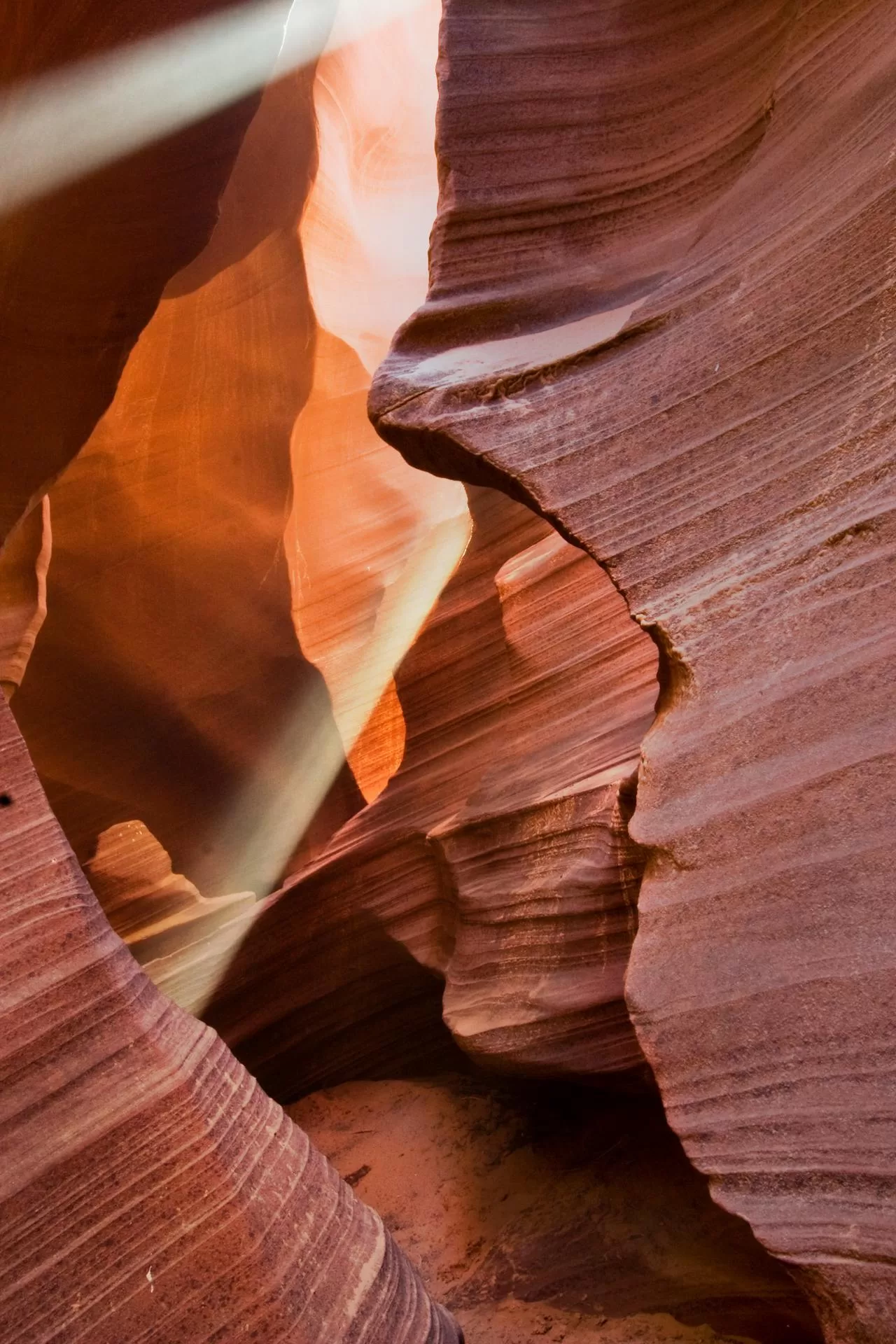 Zonlicht komt door Antelope Canyon heen in Page