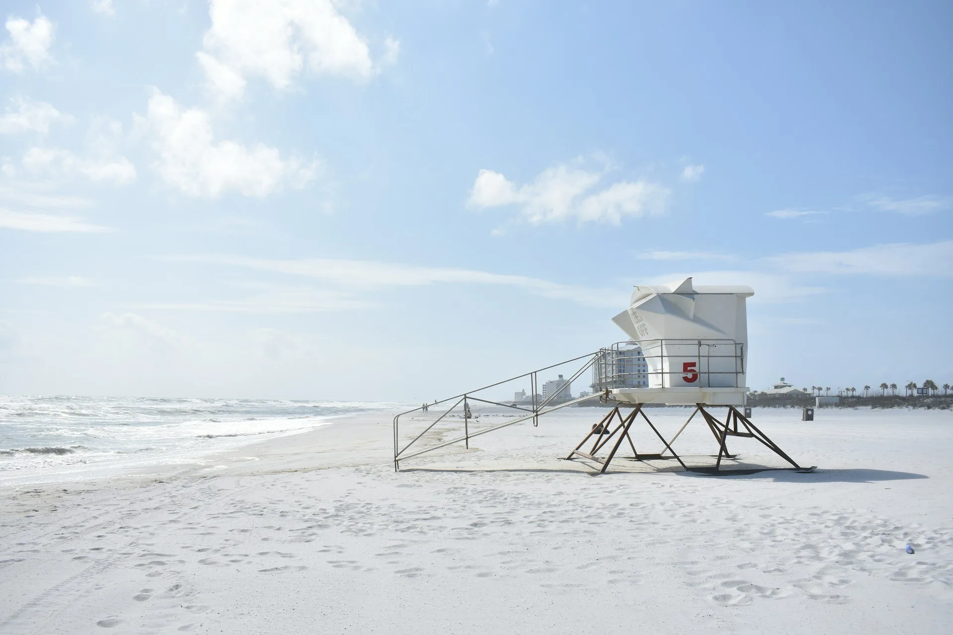 Het witte zandstrand van Pensacola Beach.