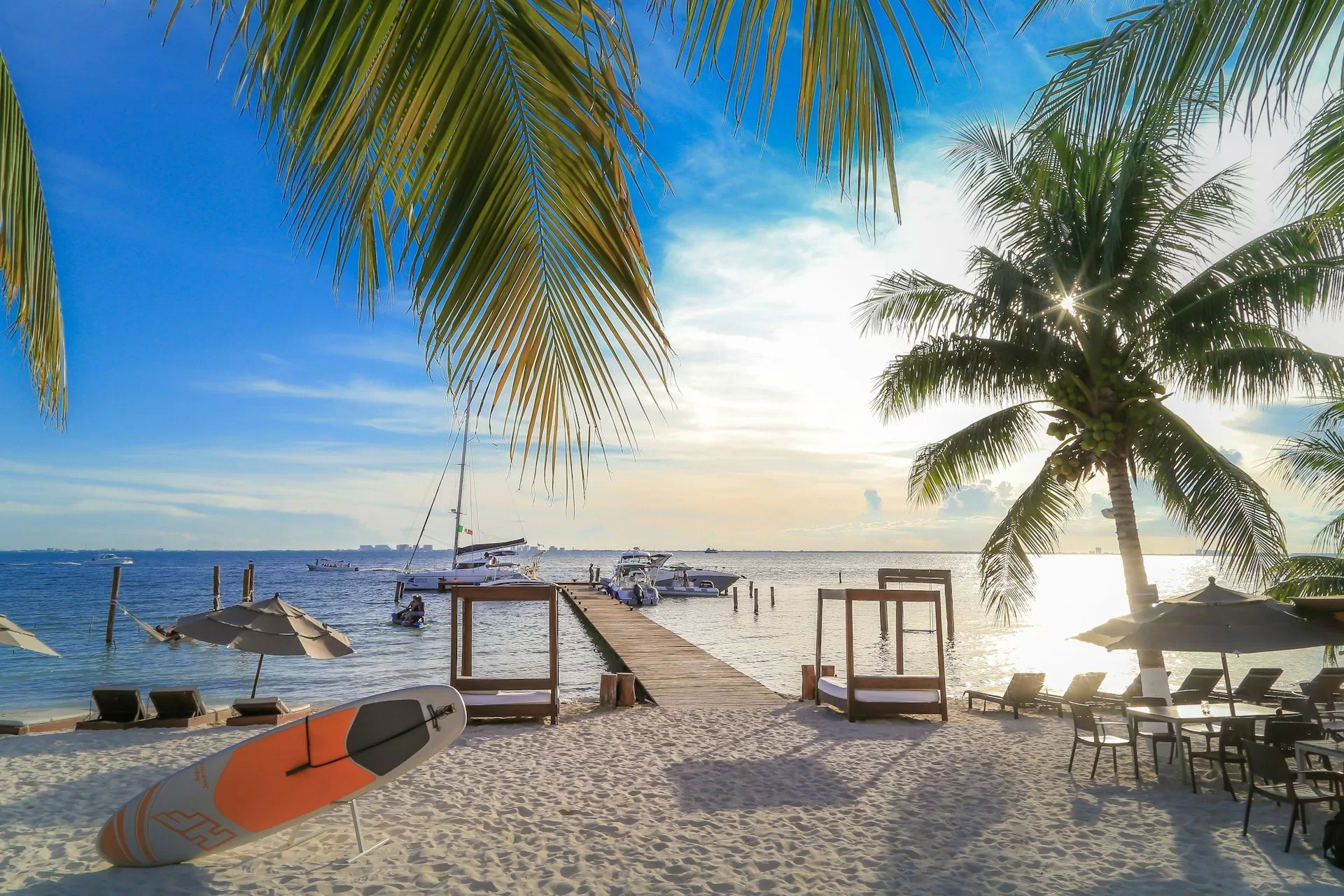 Isla Mujeres, Quintana Roo in Mexico met wit zandstrand en helder blauw water