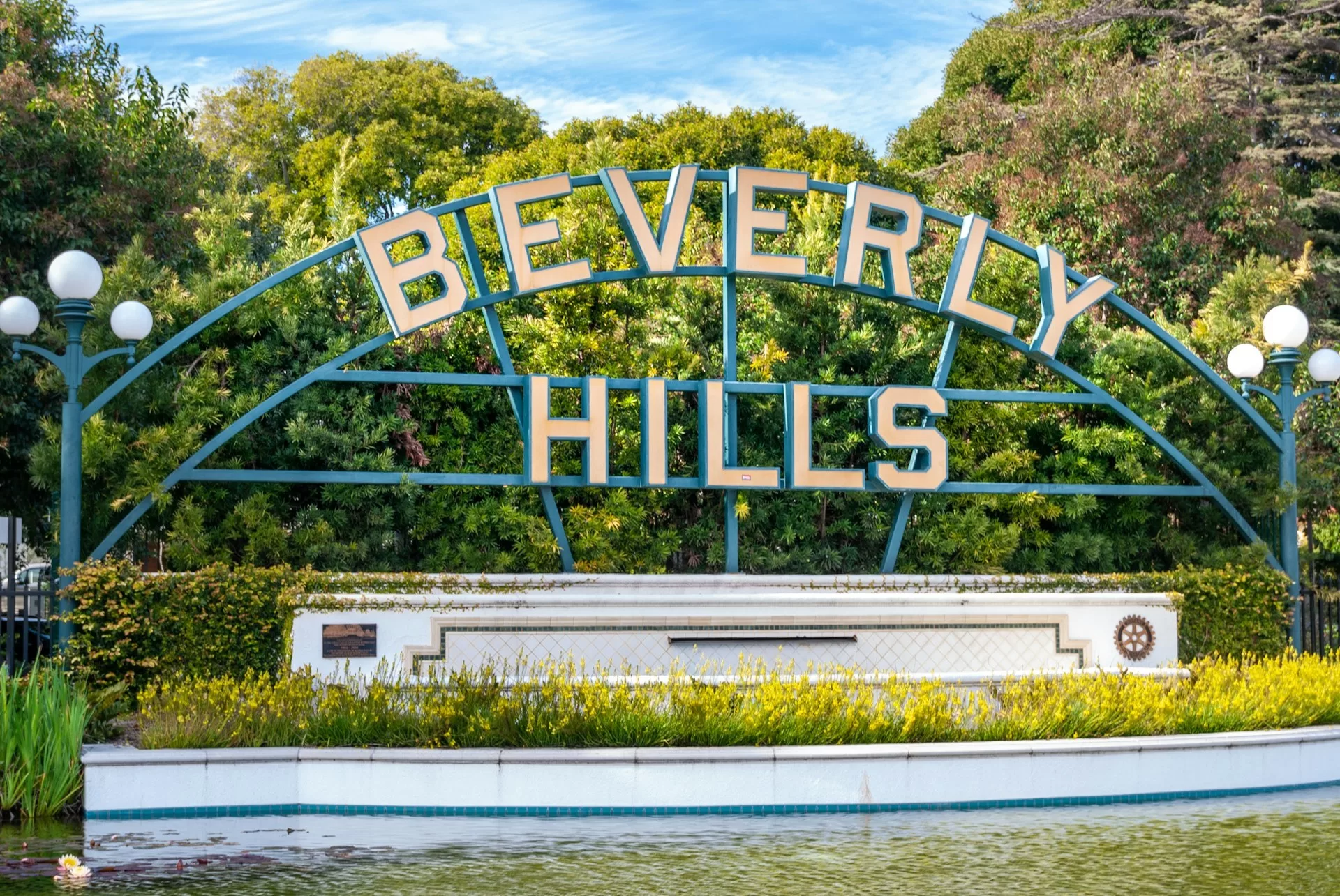 Beverly-Hills-Schild im Prominentenviertel in Los Angeles