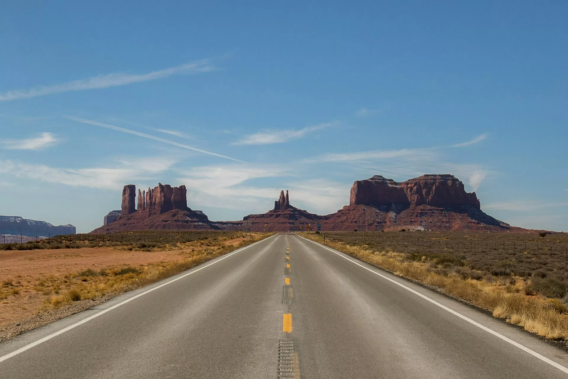Lange weg richting Monument Valley in Kayenta