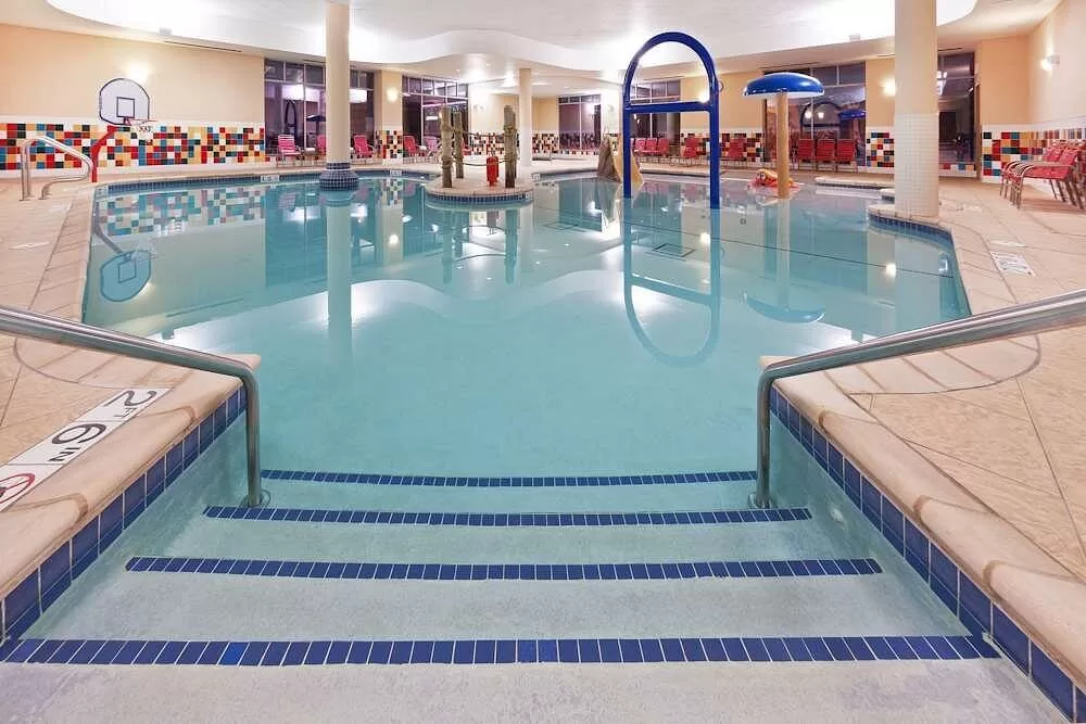 Binnenzwembad in het Hotel Hampton Inn Suites Bricktown Oklahoma City