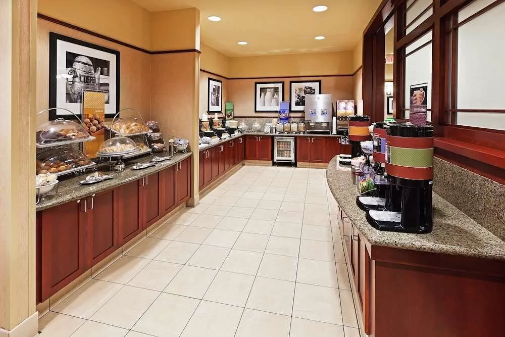 Ontbijtbuffet in het Hotel Hampton Inn Suites Bricktown Oklahoma City