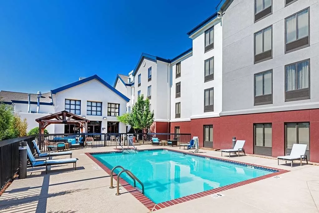 Buitenzwembad van het Hotel Hampton Inn Suites Woodland Hills Tulsa