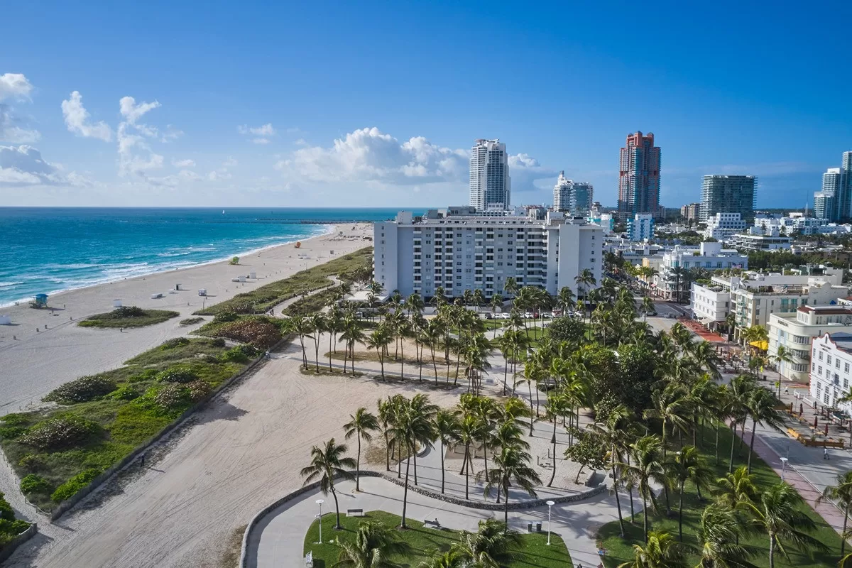 Luchtfoto van de hotels aan het strand van Miami Beach