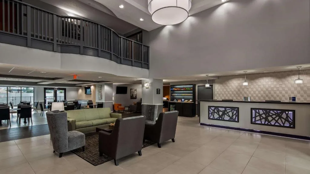 Lobby met kleine kiosk in het Hotel Best Western Plus St Augustine